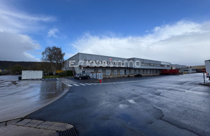 ENSEMBLE IMMOBILIER D'ACTIVITE TRANSPORTEUR - BUREAUX - DEPOTS - ENTREPOTS - PARKING - GRAVIGNY - 9000 m² — photo 3