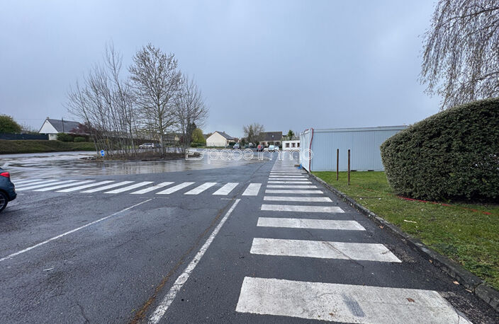 ENSEMBLE IMMOBILIER D'ACTIVITE TRANSPORTEUR - BUREAUX - DEPOTS - ENTREPOTS - PARKING - GRAVIGNY - 9000 m² — photo 4