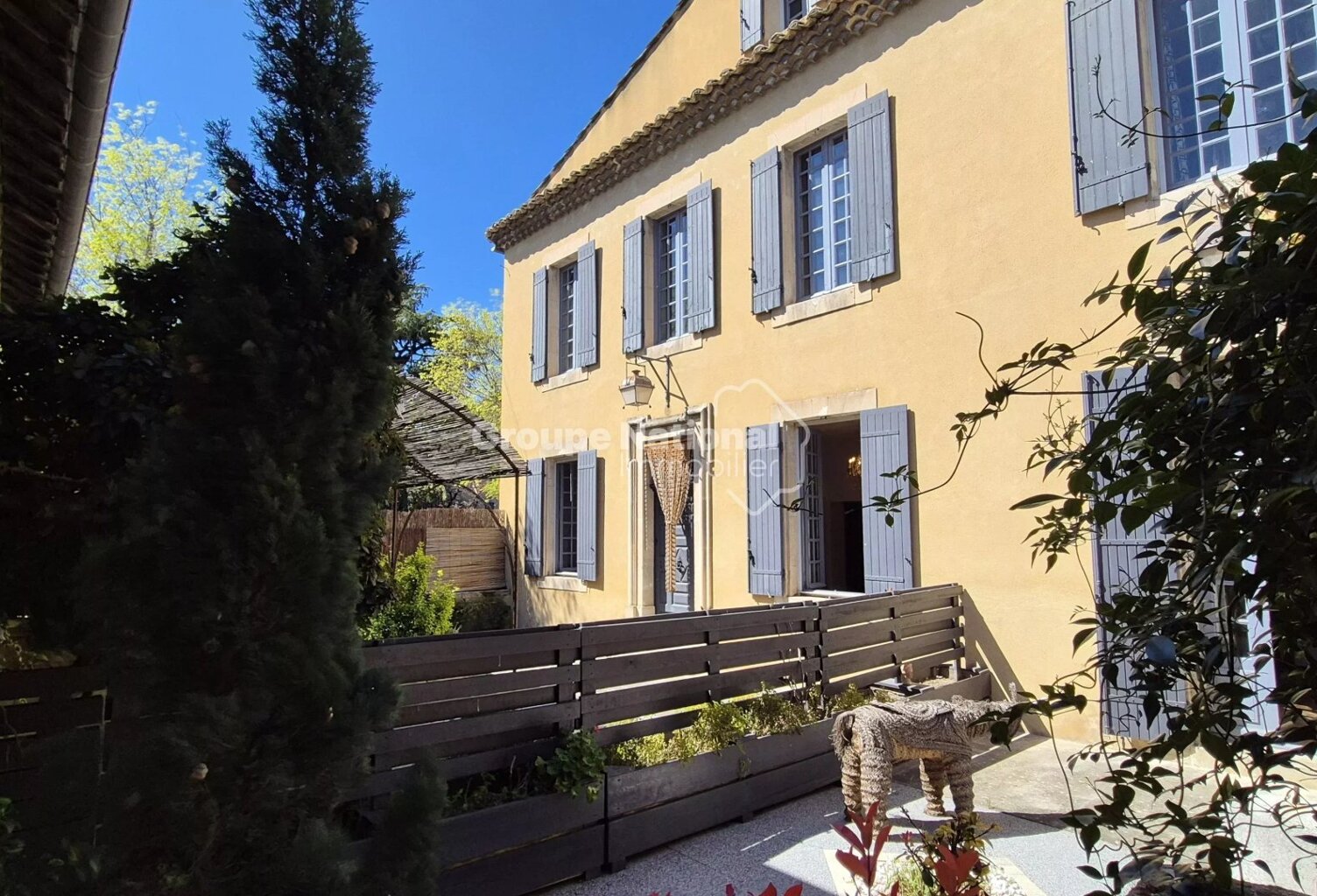 CARPENTRAS - BELLE MAISON 250 M² AVEC JARDIN — photo 1