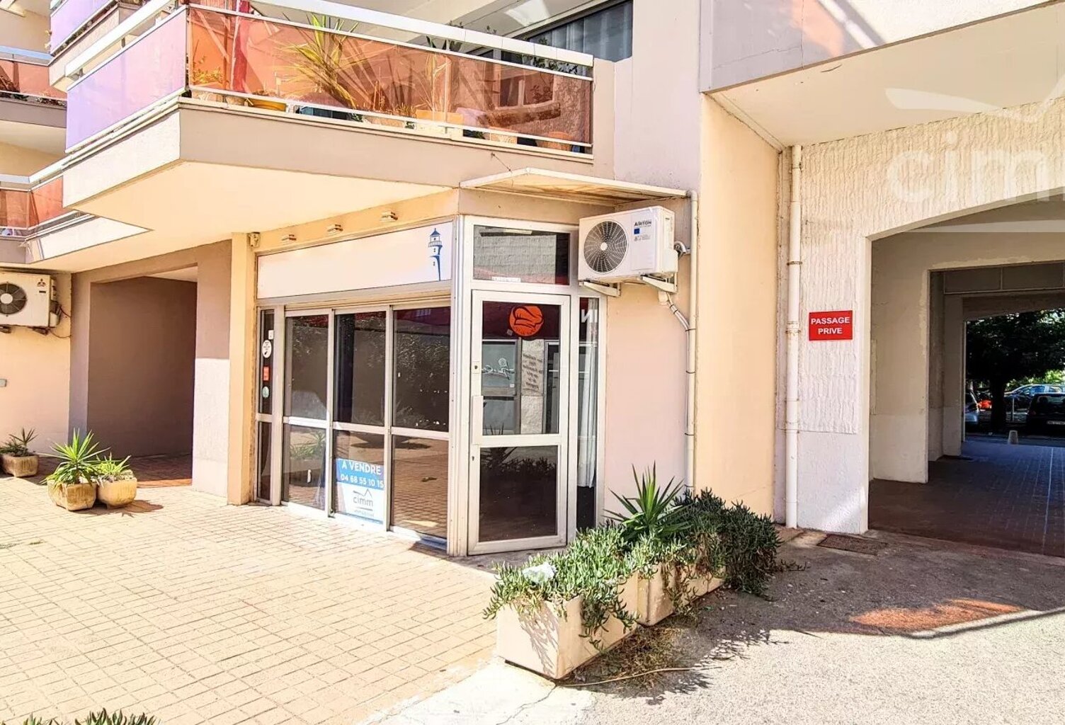 Local commercial — photo 1