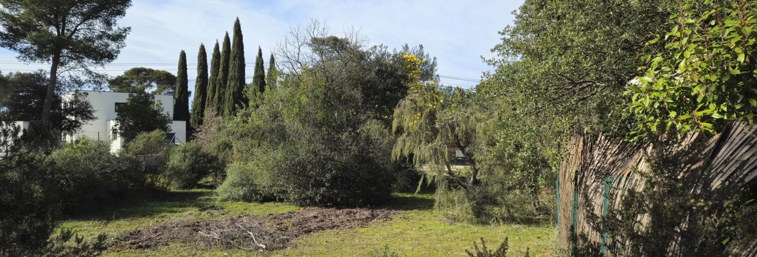 Terrain  667 m² à vendre à Le Cannet-des-Maures (83340)