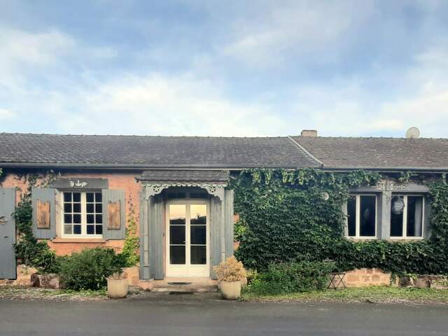 Propriété de caractère avec grange, dépendances et fort potentiel d'aménagement — photo du bien