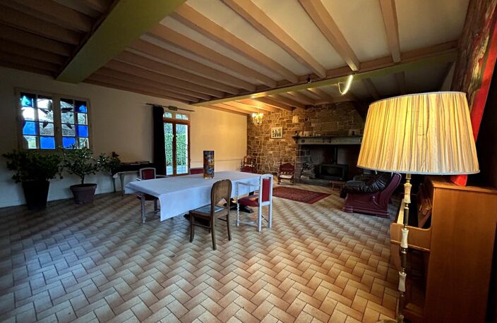 Propriété de caractère avec grange, dépendances et fort potentiel d'aménagement — photo 3