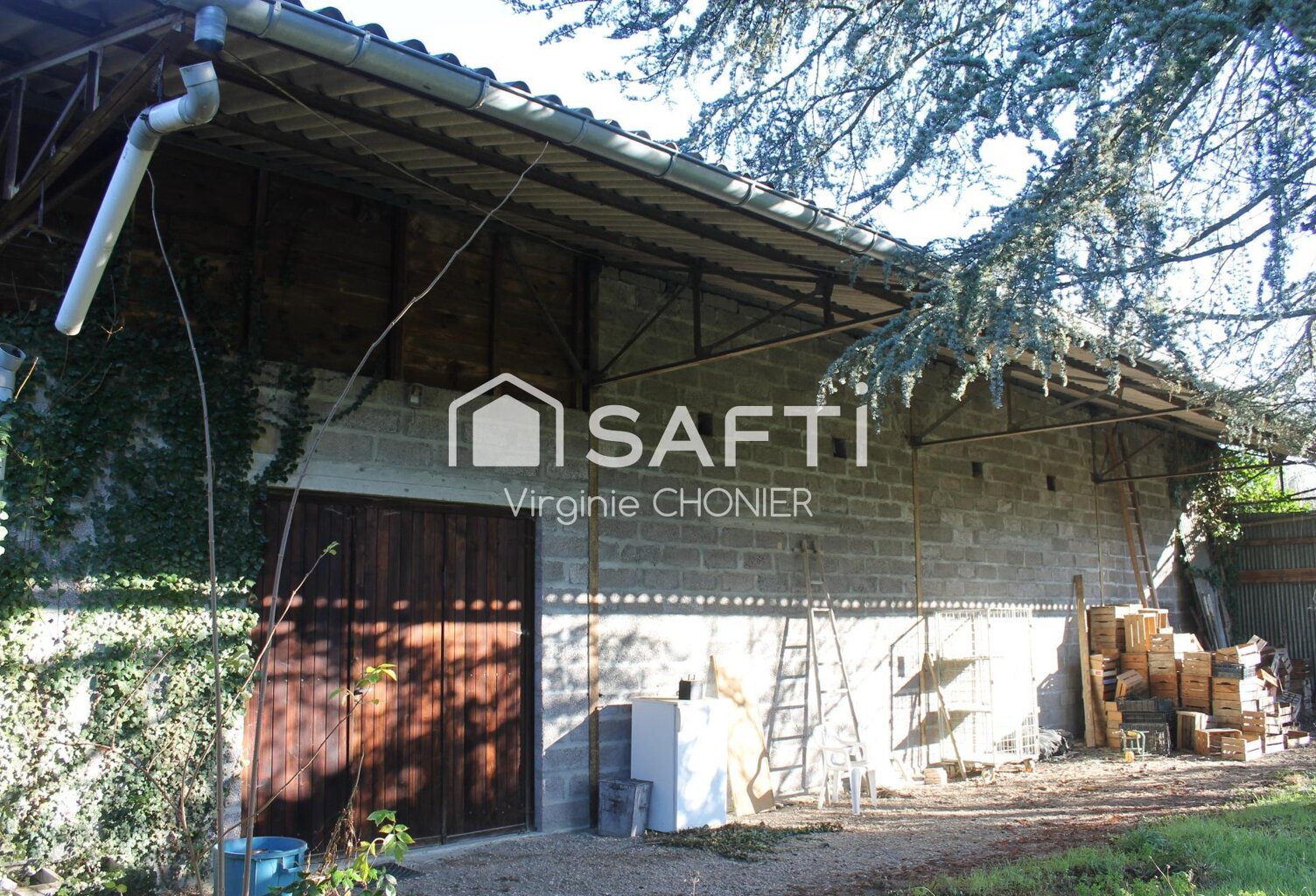 - hangar 200m2 au sol sur terrain de 4240m2 — photo 1