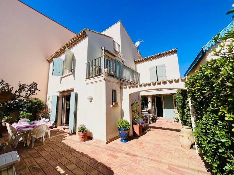 BIEN D'EXCEPTION : VILLA T7 A 80M DE LA PLAGE — photo 1