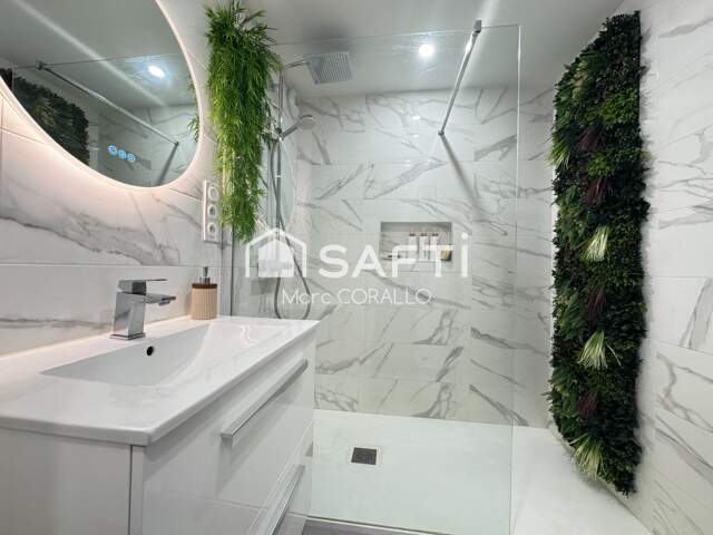 APPARTEMENT RÉNOVÉ AVEC DOUBLES EXTÉRIEURS — photo du bien