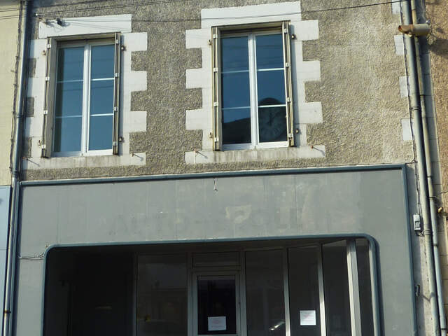 Immeuble 95 m² à Montmorillon — photo du bien
