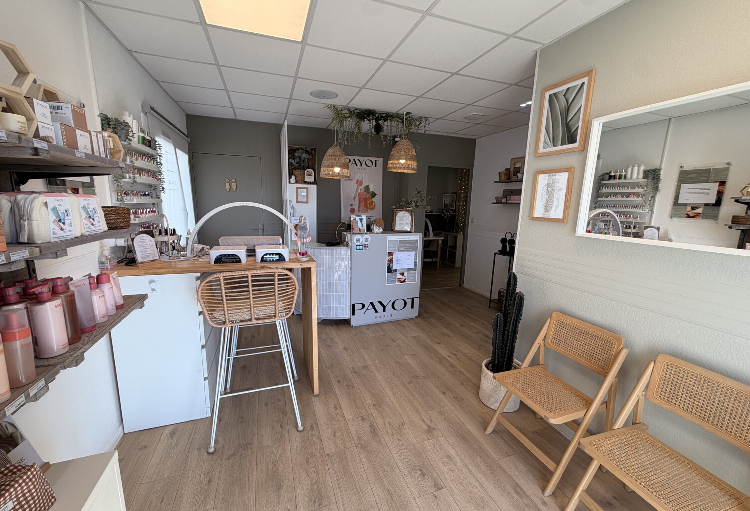 Local commercial À Mauguio (34), de 60m2 avec parking — photo 1