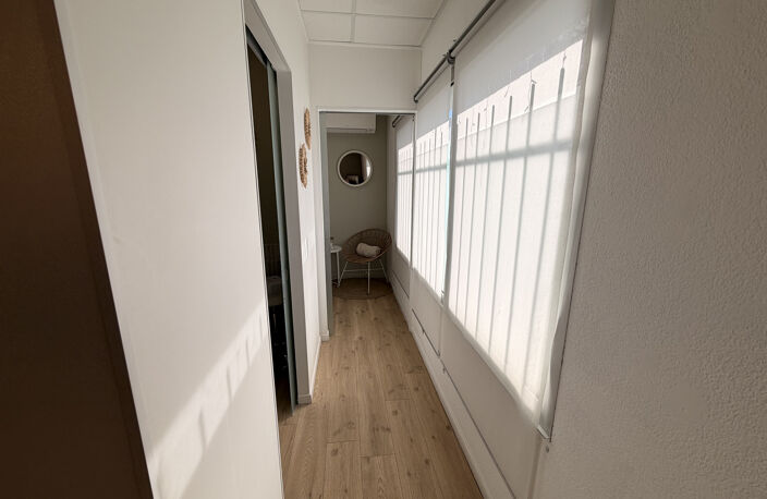 Local commercial À Mauguio (34), de 60m2 avec parking — photo 2