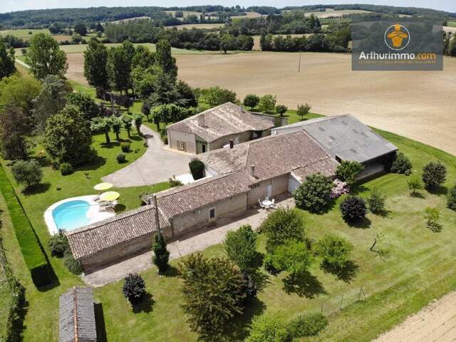 Maison principale + maison indépendante + dépendances — photo du bien