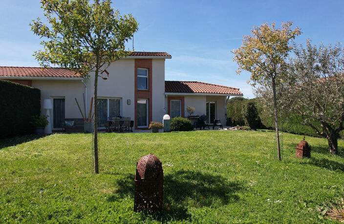 EXCEPTIONNEL  VILLA  T5 108 m2 HYPER CENTRE VILLE AVEC GARAG — photo 2