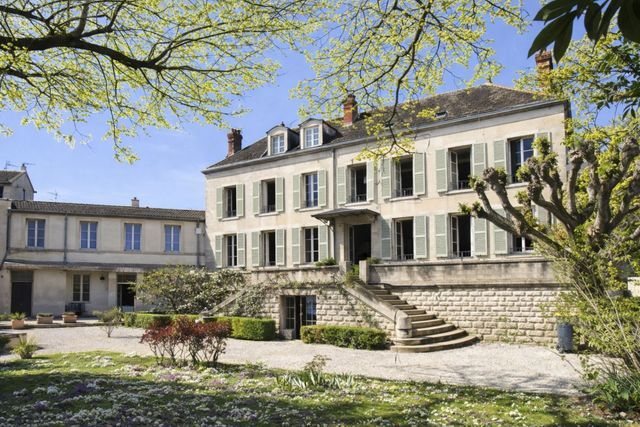 Propri&eacute;t&eacute;  T10 à vendre Chalon-sur-Saône 71100