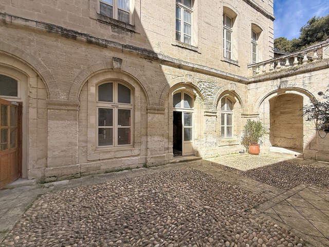 Appartement à rénover dans un ancien hôtel particulier — photo du bien