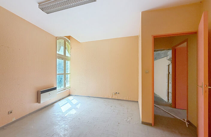 Appartement à rénover dans un ancien hôtel particulier — photo 5