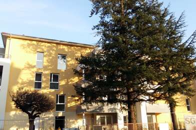 Appartement 3 pièces 825 €