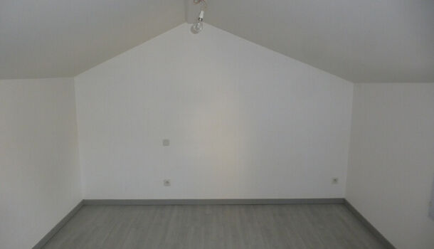 Villa / Maison 4 pièces  à louer Saint-Donat-sur-l'Herbasse 26260