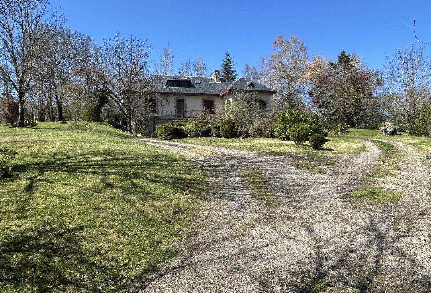 Maison et terrain — photo 1