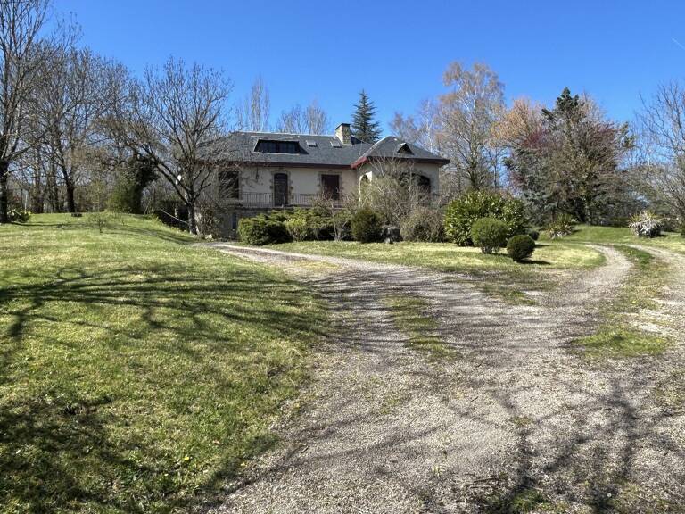 Maison et terrain — photo 1