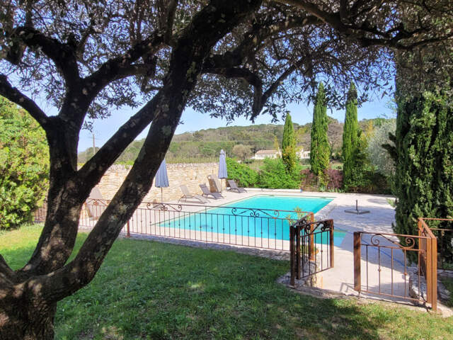 A vendre Mas rénové 5 chambres avec gîte et piscine sur 1,5ha de terrain — photo du bien
