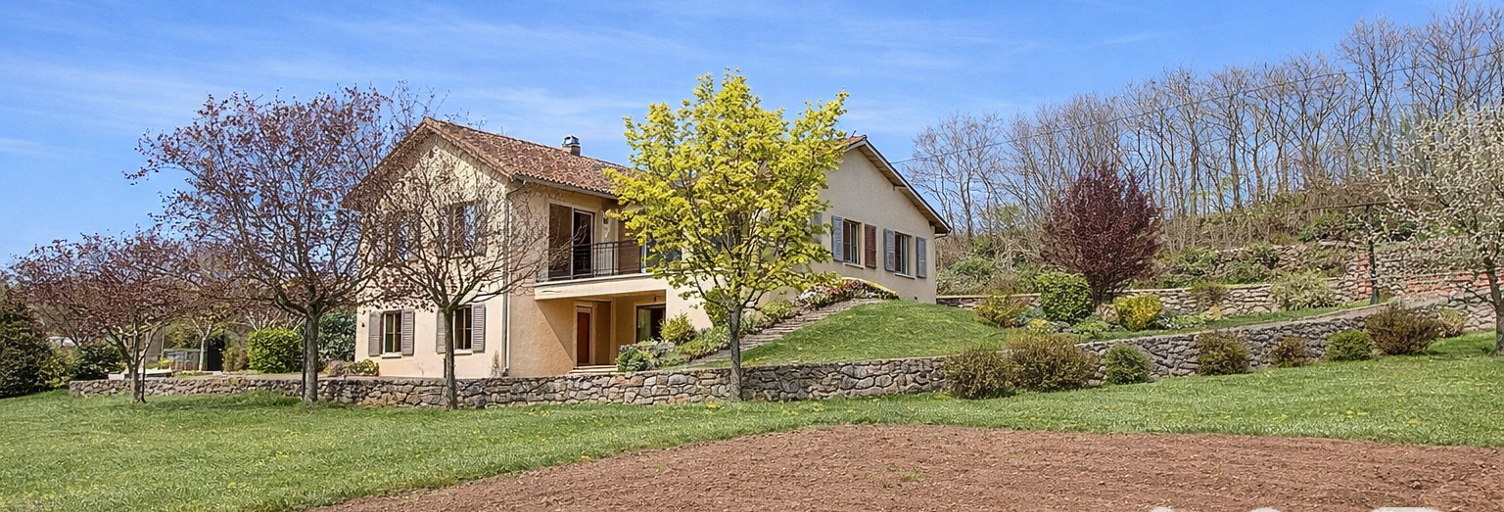 Maison 9 Pièces 210 m² à vendre à Vernassal (43270)