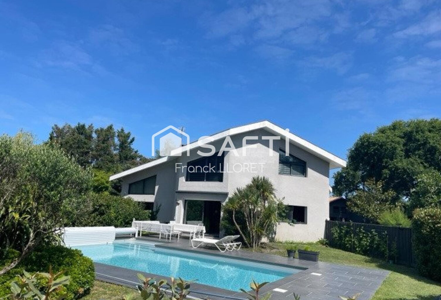 Baisse de prix ! Maison 300m² plus une maison bois 80m² sur un terrain de 12090m² — photo 1