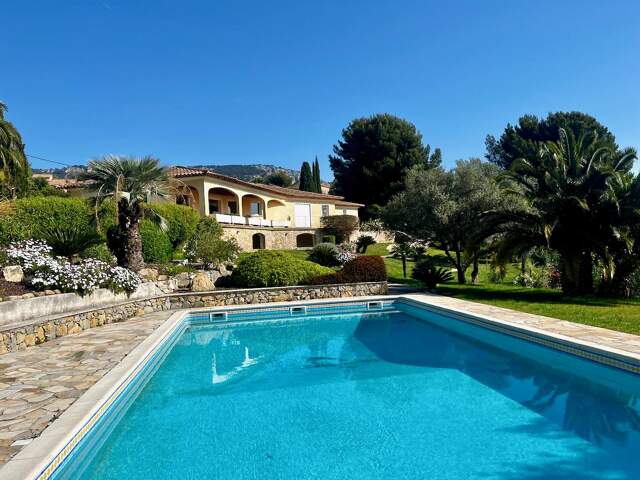 Villa T6 sur terrain de 3939m2 — photo du bien