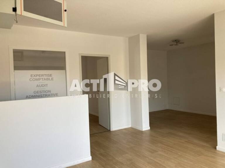 Bureaux à louer — photo 1