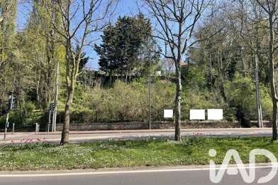 Terrain  620400 €