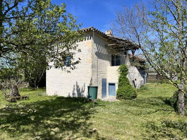 Maison en pierre de 3 pièces principales — photo du bien