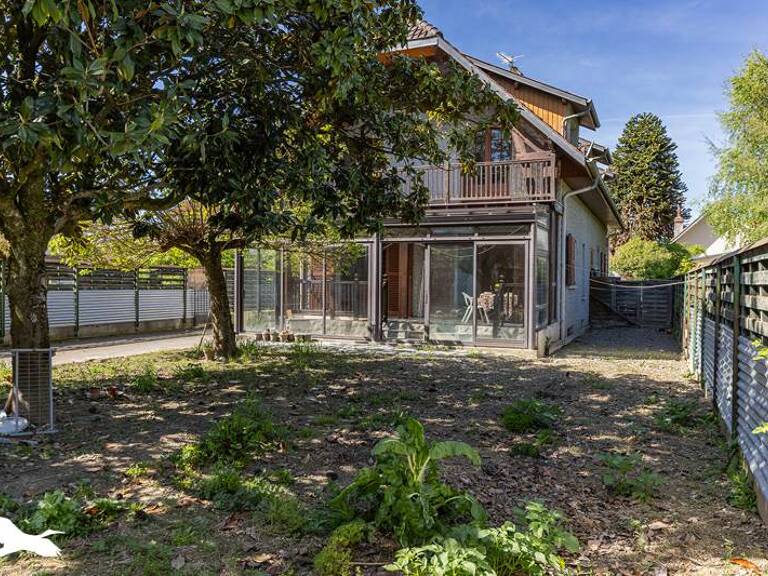 Villa de 10 pièces principales — photo 1