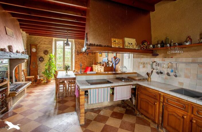 Maison en pierre de 8 pièces principales — photo 3