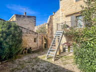 Secteur Pont du Gard   Charme et potentiel au cœur d’un village paisible — photo 2