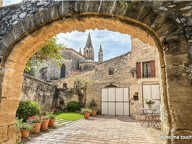 Secteur Pont du Gard   Charme et potentiel au cœur d’un village paisible — photo 3