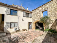 Secteur Pont du Gard   Charme et potentiel au cœur d’un village paisible — photo 4