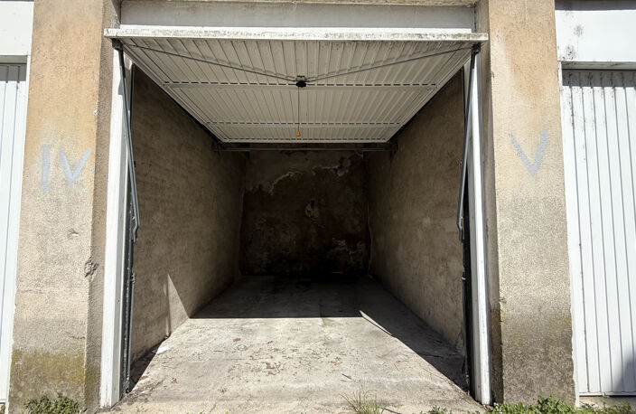 GARAGE — photo 2