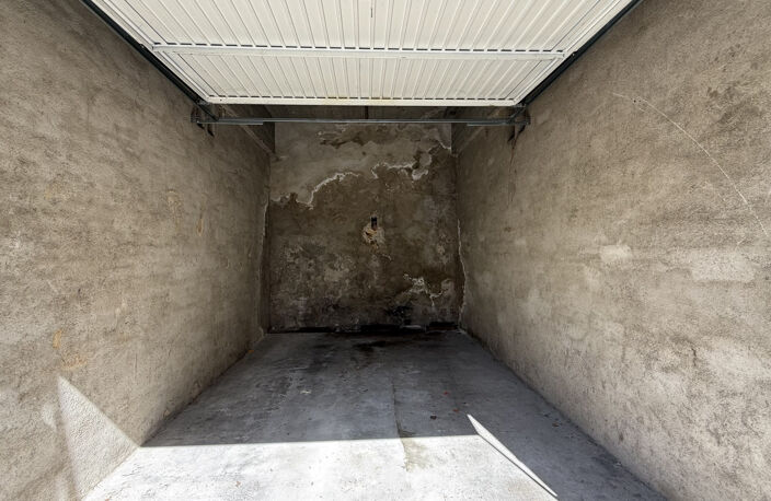 GARAGE — photo 3