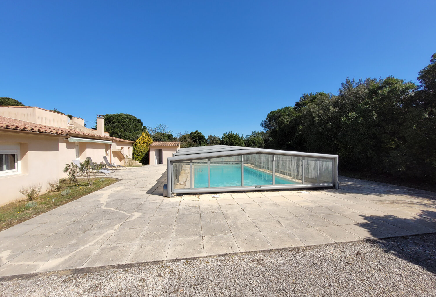 À VENDRE -  PROPRIETÉ  DE 193 m2 DOMINANT CLARENSAC - PARCELLE 9 700 m2 - PISCINE COUVERTE — photo 1
