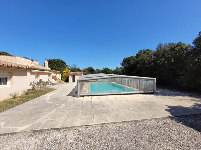 À VENDRE -  PROPRIETÉ  DE 193 m2 DOMINANT CLARENSAC - PARCELLE 9 700 m2 - PISCINE COUVERTE — photo du bien