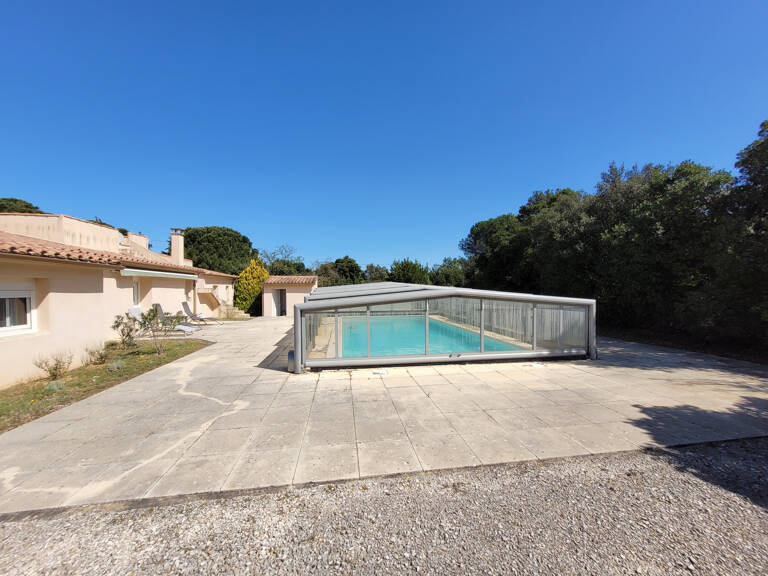 À VENDRE -  PROPRIETÉ  DE 193 m2 DOMINANT CLARENSAC - PARCELLE 9 700 m2 - PISCINE COUVERTE — photo 1