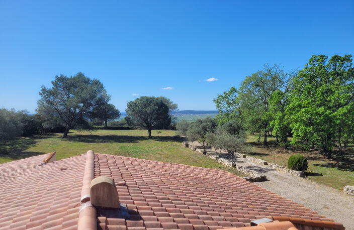 À VENDRE -  PROPRIETÉ  DE 193 m2 DOMINANT CLARENSAC - PARCELLE 9 700 m2 - PISCINE COUVERTE — photo 2