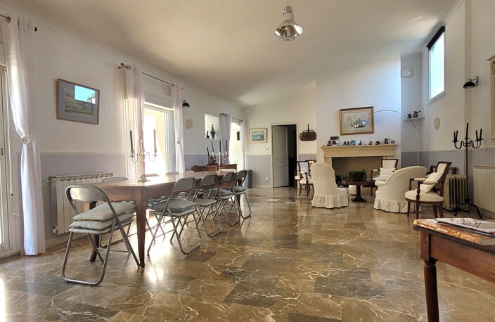 À VENDRE -  PROPRIETÉ  DE 193 m2 DOMINANT CLARENSAC - PARCELLE 9 700 m2 - PISCINE COUVERTE — photo 3