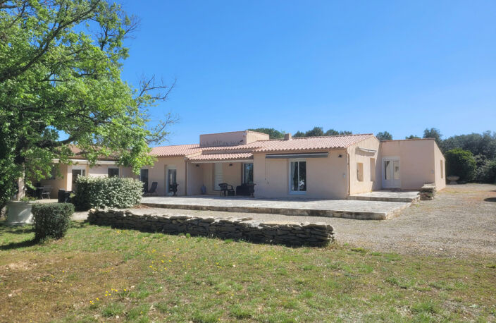 À VENDRE -  PROPRIETÉ  DE 193 m2 DOMINANT CLARENSAC - PARCELLE 9 700 m2 - PISCINE COUVERTE — photo 4