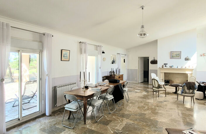À VENDRE -  PROPRIETÉ  DE 193 m2 DOMINANT CLARENSAC - PARCELLE 9 700 m2 - PISCINE COUVERTE — photo 5