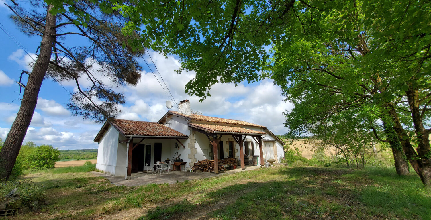 Propriété en campagne à vendre sur 3,26 ha avec dépendances. — photo 1