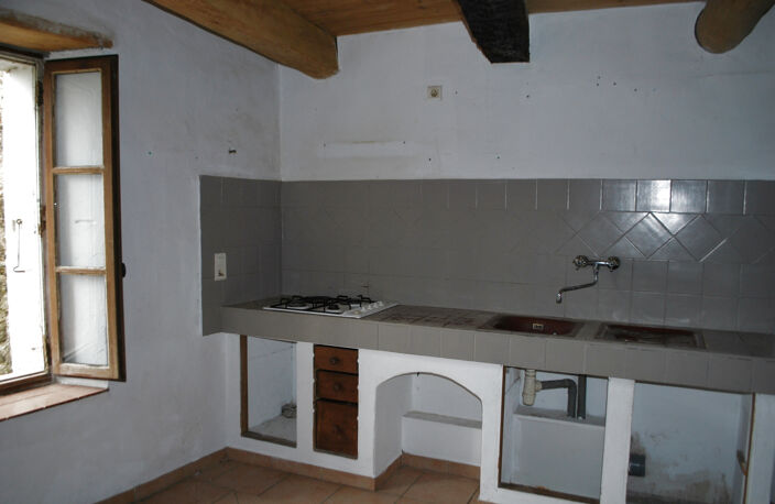 MAISON DE VILLAGE AVEC PLACE DE PARKING — photo 3