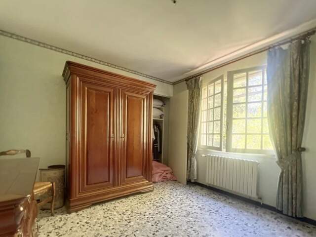 Nîmes, secteur bas du quartier de la Cigale, villa avec vue de 216m2, 5 chs sur parcelle 1000m2 — photo du bien