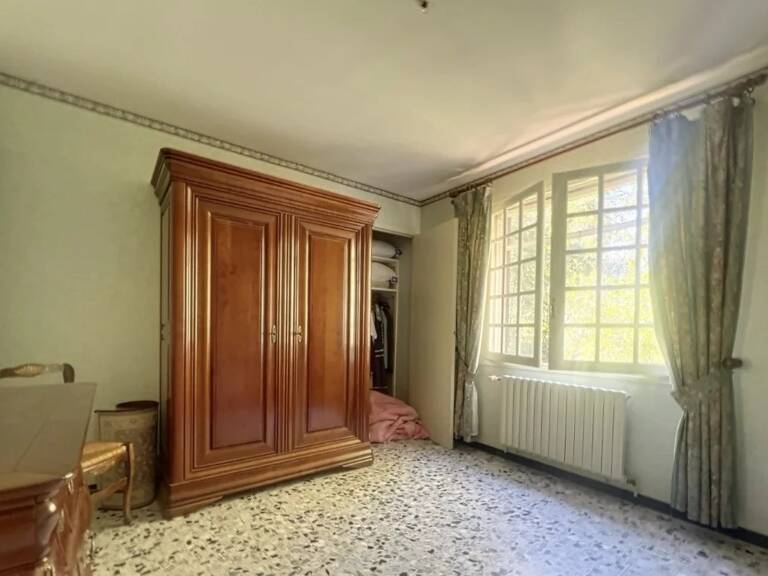 Nîmes, secteur bas du quartier de la Cigale, villa avec vue de 216m2, 5 chs sur parcelle 1000m2 — photo 1