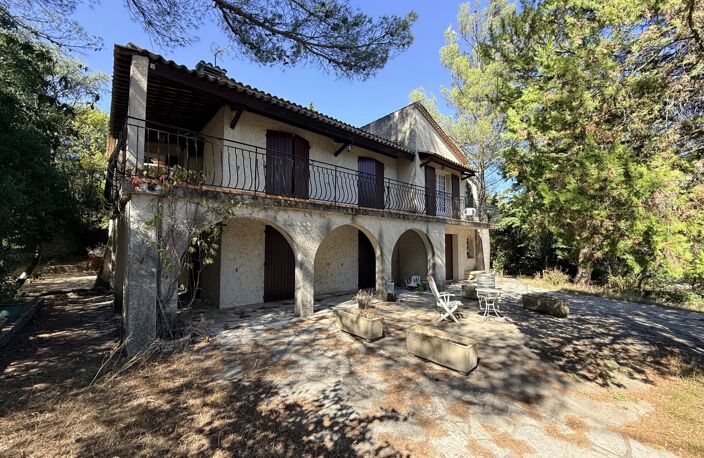 Nîmes, secteur bas du quartier de la Cigale, villa avec vue de 216m2, 5 chs sur parcelle 1000m2 — photo 2