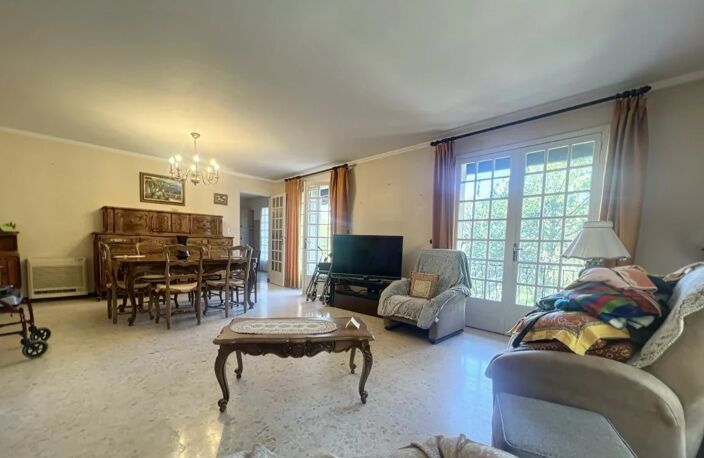Nîmes, secteur bas du quartier de la Cigale, villa avec vue de 216m2, 5 chs sur parcelle 1000m2 — photo 4