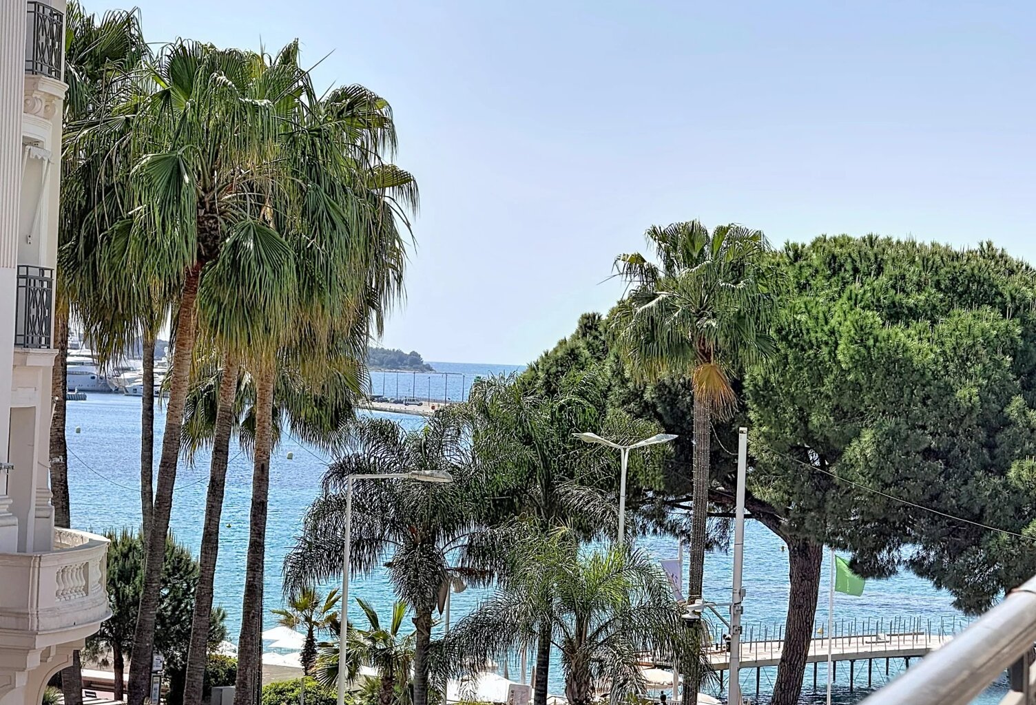 CANNES - ARRIERE CROISETTE - VUE LATERALE MER — photo 1